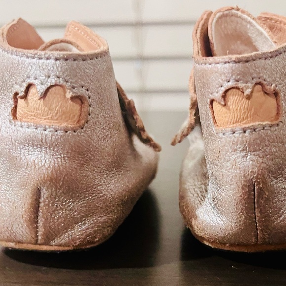 EZ PZ Easy Peasy Silver Cat Booties - Picture 4 of 4
